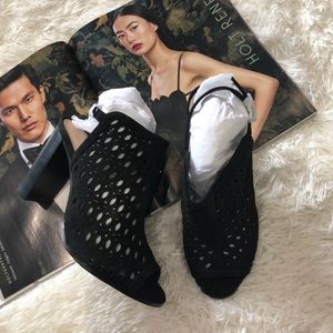 NEW NIB Renvy Black Suede Lasercut Slingback Mule Bootie Heels Size 9